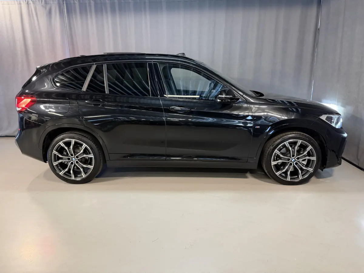 xDrive25e High Executive Edition M Sport 19"/Panoramadak/Elektrische stoel + memory/Adaptieve cruise/Keyless/HiFi/Camera