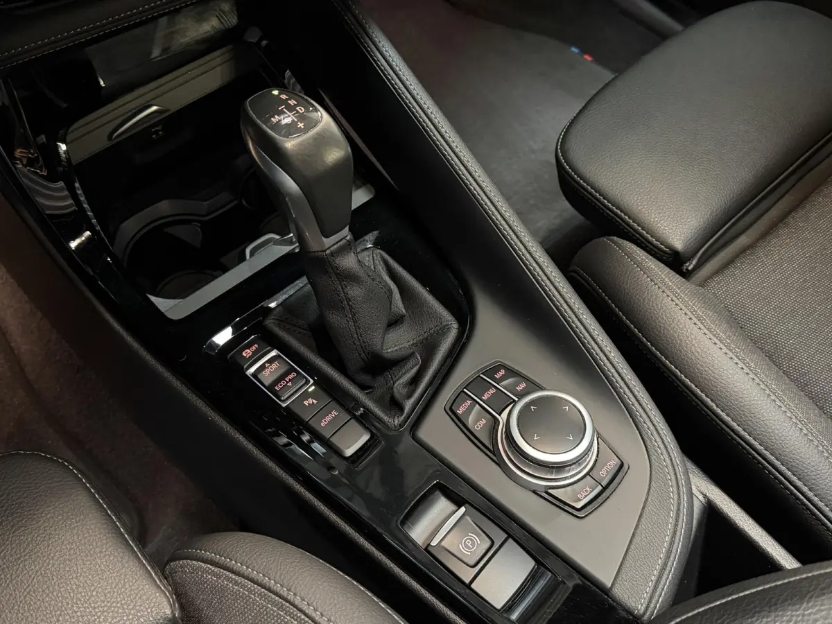 xDrive25e High Executive Edition M Sport 19"/Panoramadak/Elektrische stoel + memory/Adaptieve cruise/Keyless/HiFi/Camera