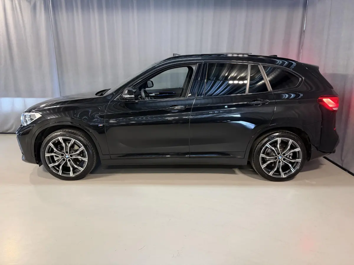 xDrive25e High Executive Edition M Sport 19"/Panoramadak/Elektrische stoel + memory/Adaptieve cruise/Keyless/HiFi/Camera