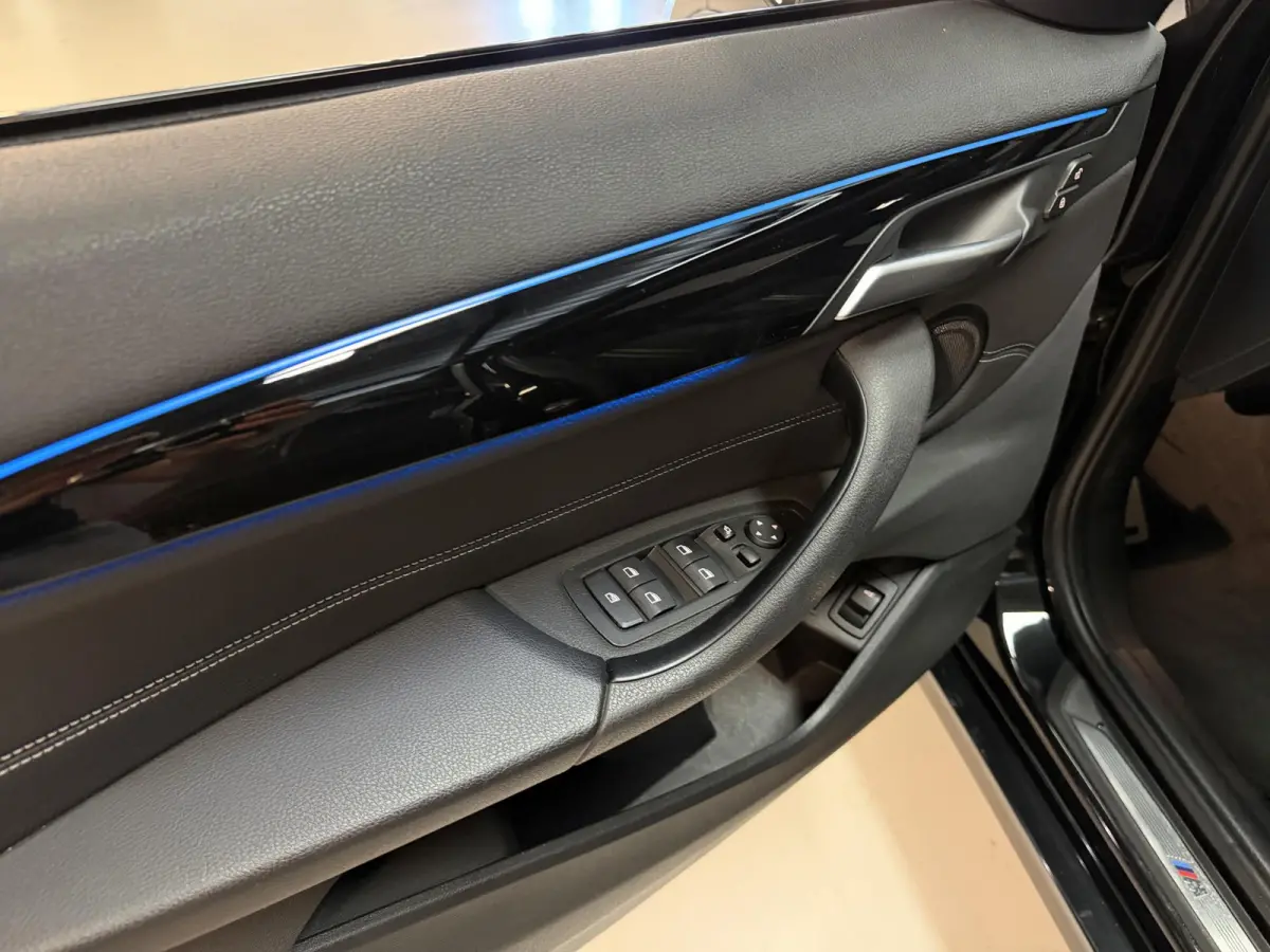 xDrive25e High Executive Edition M Sport 19"/Panoramadak/Elektrische stoel + memory/Adaptieve cruise/Keyless/HiFi/Camera