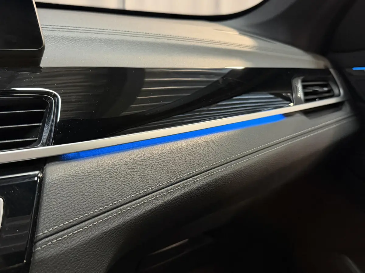 xDrive25e High Executive Edition M Sport 19"/Panoramadak/Elektrische stoel + memory/Adaptieve cruise/Keyless/HiFi/Camera