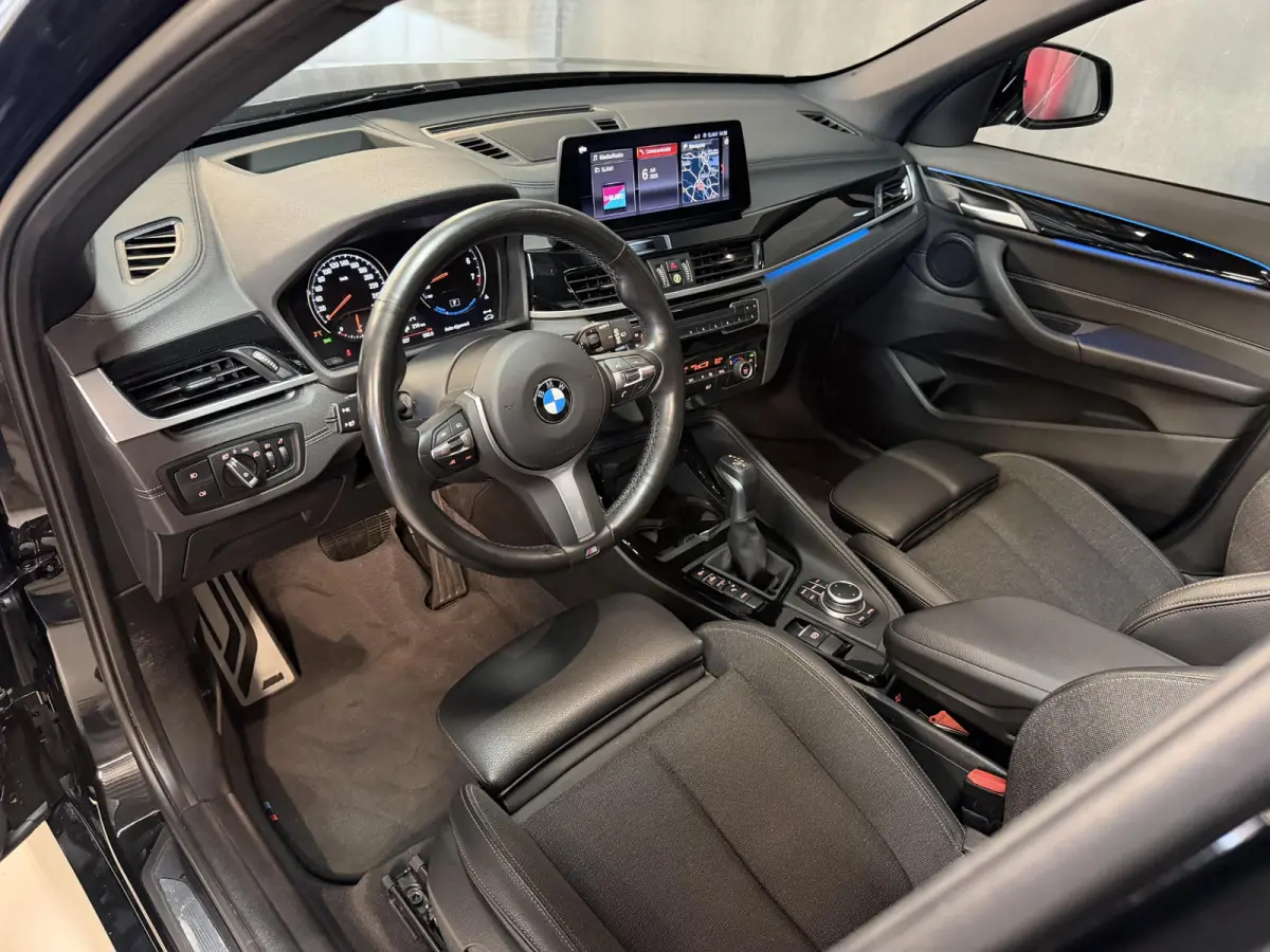 xDrive25e High Executive Edition M Sport 19"/Panoramadak/Elektrische stoel + memory/Adaptieve cruise/Keyless/HiFi/Camera