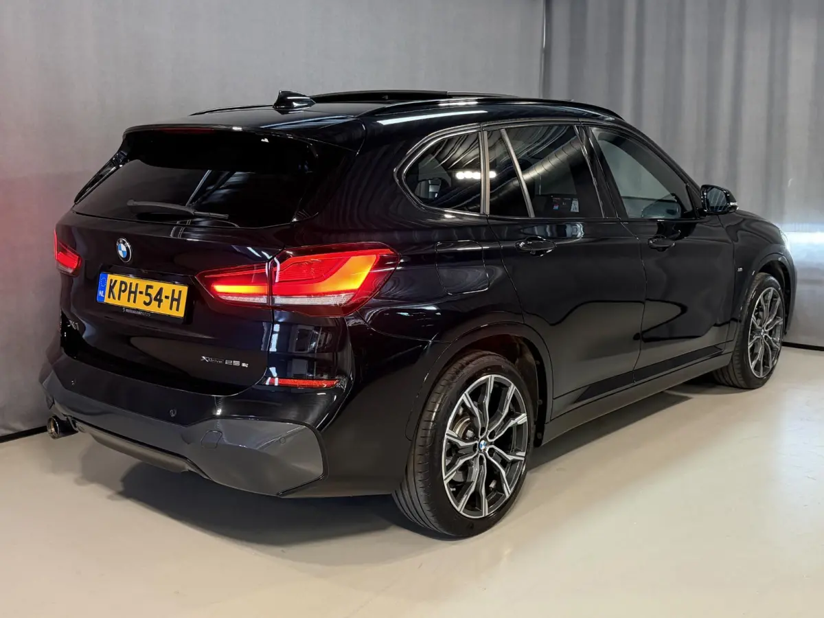 xDrive25e High Executive Edition M Sport 19"/Panoramadak/Elektrische stoel + memory/Adaptieve cruise/Keyless/HiFi/Camera