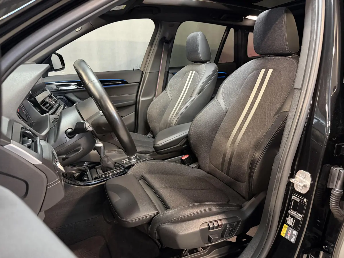 xDrive25e High Executive Edition M Sport 19"/Panoramadak/Elektrische stoel + memory/Adaptieve cruise/Keyless/HiFi/Camera