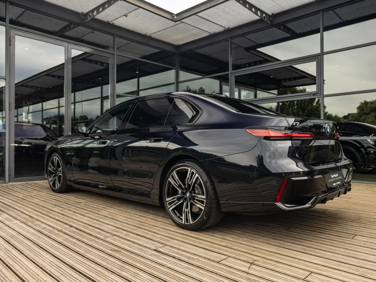 xDrive60 106 kWh | M-SPORT | SKYLOUNGE PANORAMADAK | 21 INCH | AUTOMATIC DOORS | SOFTCLOSE | BOWERS & WILKINS | INTEGRAL ACTIVE STEERING | DRIVING ASSIST PLUS | STOELMASSAGE V+A | STOELVENTI
