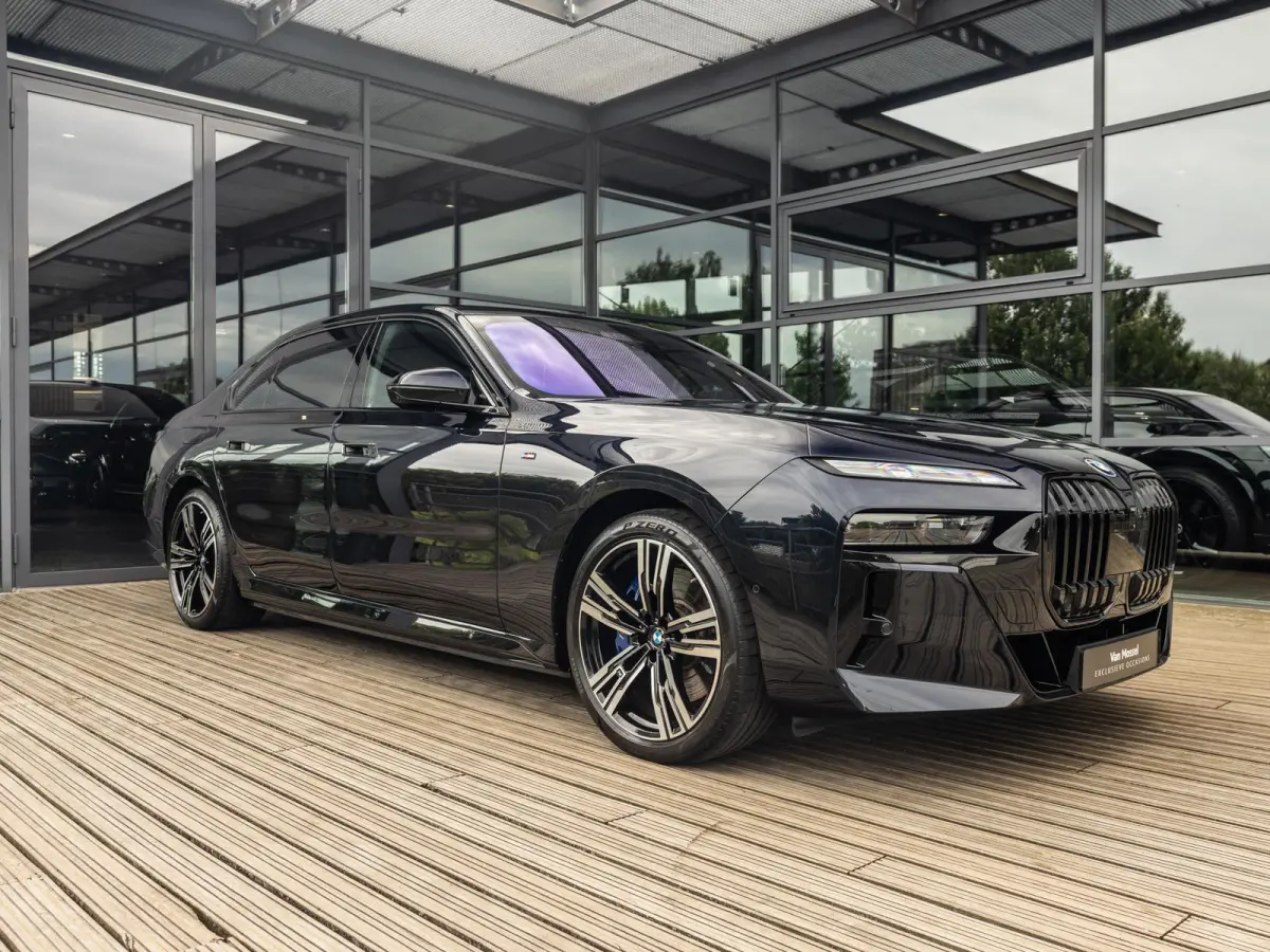 xDrive60 106 kWh | M-SPORT | SKYLOUNGE PANORAMADAK | 21 INCH | AUTOMATIC DOORS | SOFTCLOSE | BOWERS & WILKINS | INTEGRAL ACTIVE STEERING | DRIVING ASSIST PLUS | STOELMASSAGE V+A | STOELVENTI