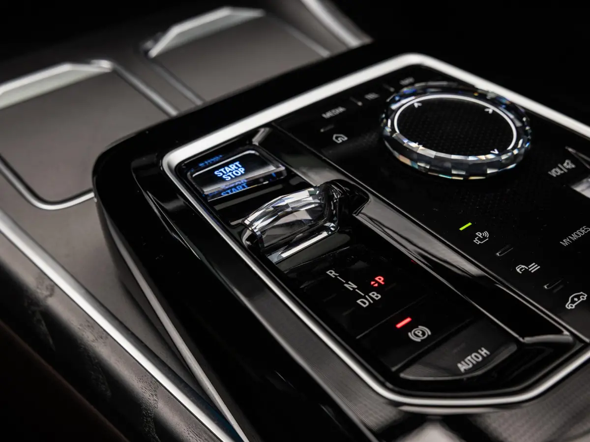 xDrive60 106 kWh | M-SPORT | SKYLOUNGE PANORAMADAK | 21 INCH | AUTOMATIC DOORS | SOFTCLOSE | BOWERS & WILKINS | INTEGRAL ACTIVE STEERING | DRIVING ASSIST PLUS | STOELMASSAGE V+A | STOELVENTI