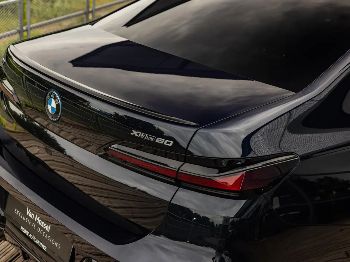 xDrive60 106 kWh | M-SPORT | SKYLOUNGE PANORAMADAK | 21 INCH | AUTOMATIC DOORS | SOFTCLOSE | BOWERS & WILKINS | INTEGRAL ACTIVE STEERING | DRIVING ASSIST PLUS | STOELMASSAGE V+A | STOELVENTI