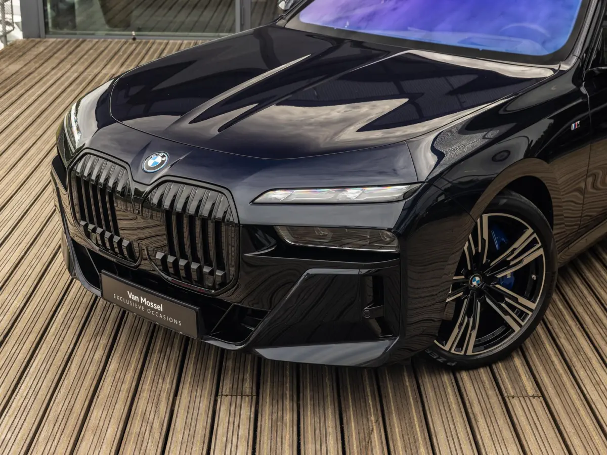 xDrive60 106 kWh | M-SPORT | SKYLOUNGE PANORAMADAK | 21 INCH | AUTOMATIC DOORS | SOFTCLOSE | BOWERS & WILKINS | INTEGRAL ACTIVE STEERING | DRIVING ASSIST PLUS | STOELMASSAGE V+A | STOELVENTI