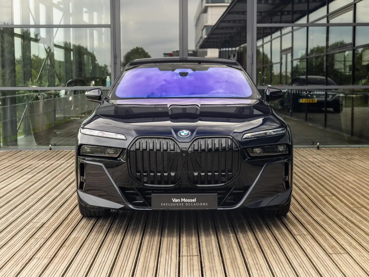 xDrive60 106 kWh | M-SPORT | SKYLOUNGE PANORAMADAK | 21 INCH | AUTOMATIC DOORS | SOFTCLOSE | BOWERS & WILKINS | INTEGRAL ACTIVE STEERING | DRIVING ASSIST PLUS | STOELMASSAGE V+A | STOELVENTI