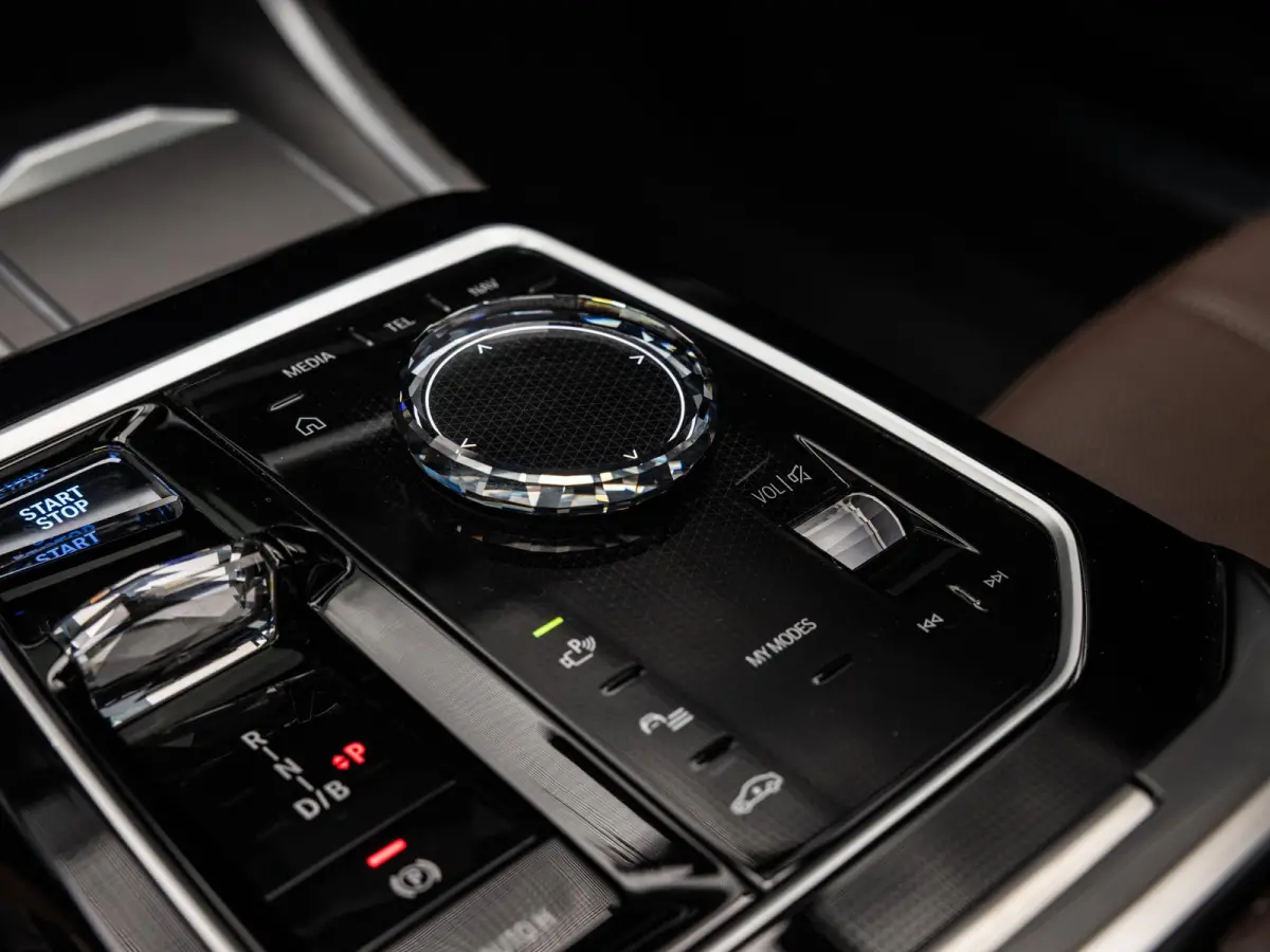 xDrive60 106 kWh | M-SPORT | SKYLOUNGE PANORAMADAK | 21 INCH | AUTOMATIC DOORS | SOFTCLOSE | BOWERS & WILKINS | INTEGRAL ACTIVE STEERING | DRIVING ASSIST PLUS | STOELMASSAGE V+A | STOELVENTI