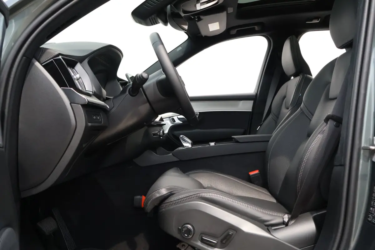 2.0 T8 Plug-in hybrid AWD Ultra Bright Exec. Ed. €14.845,- Demo Voordeel!! | 22" | Luchtvering | Massage | Trekhaak |