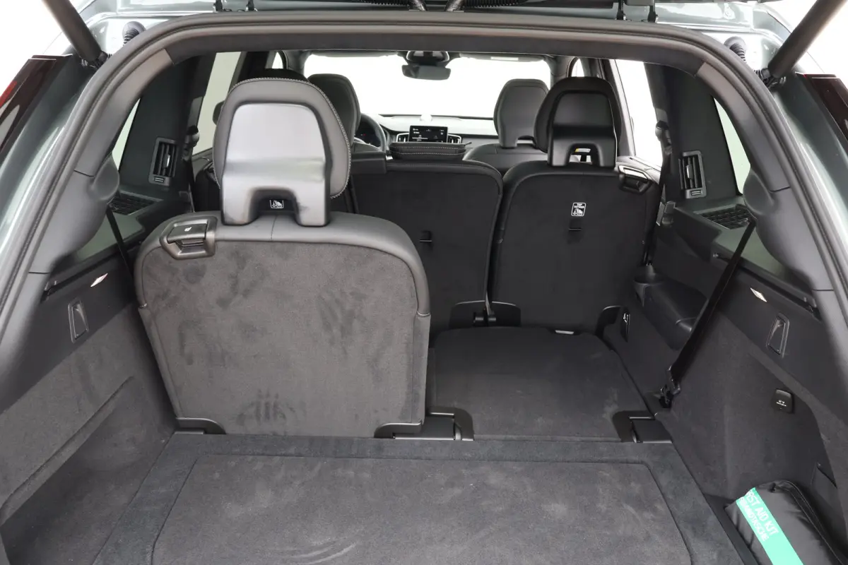 2.0 T8 Plug-in hybrid AWD Ultra Bright Exec. Ed. €14.845,- Demo Voordeel!! | 22" | Luchtvering | Massage | Trekhaak |