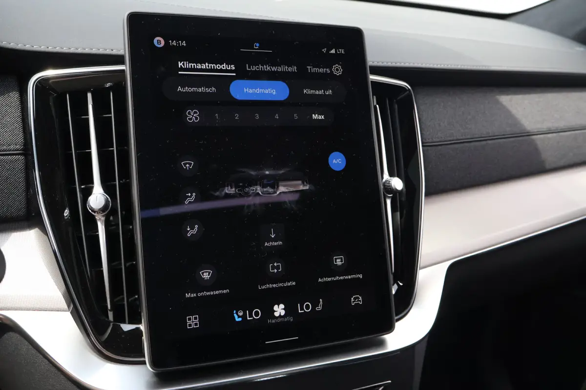 2.0 T8 Plug-in hybrid AWD Ultra Bright Exec. Ed. €14.845,- Demo Voordeel!! | 22" | Luchtvering | Massage | Trekhaak |