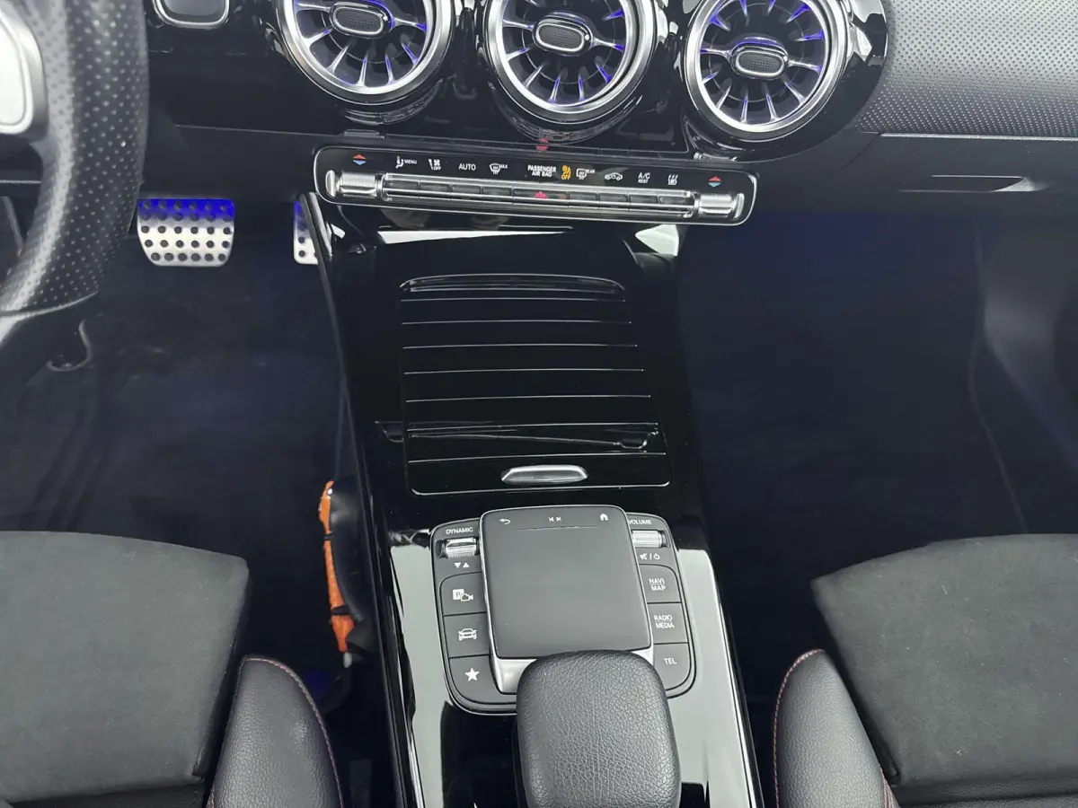 250 e Business Solution AMG Limited | PANO | Cruise Control | Achteruitrijcamera | Elekt. stoelverstelling + Memory | Stoelverwarming | Ambiance sfeerverlichting |