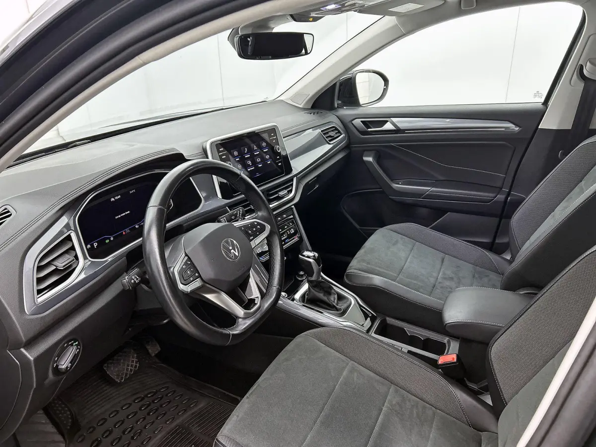 1.5 TSI Style | 150 PK | Automaat | Keyless | Digital Cockpit PRO | Stoelverwarming | Parkeercamera | Art-Velours Stoelen | All Season Banden