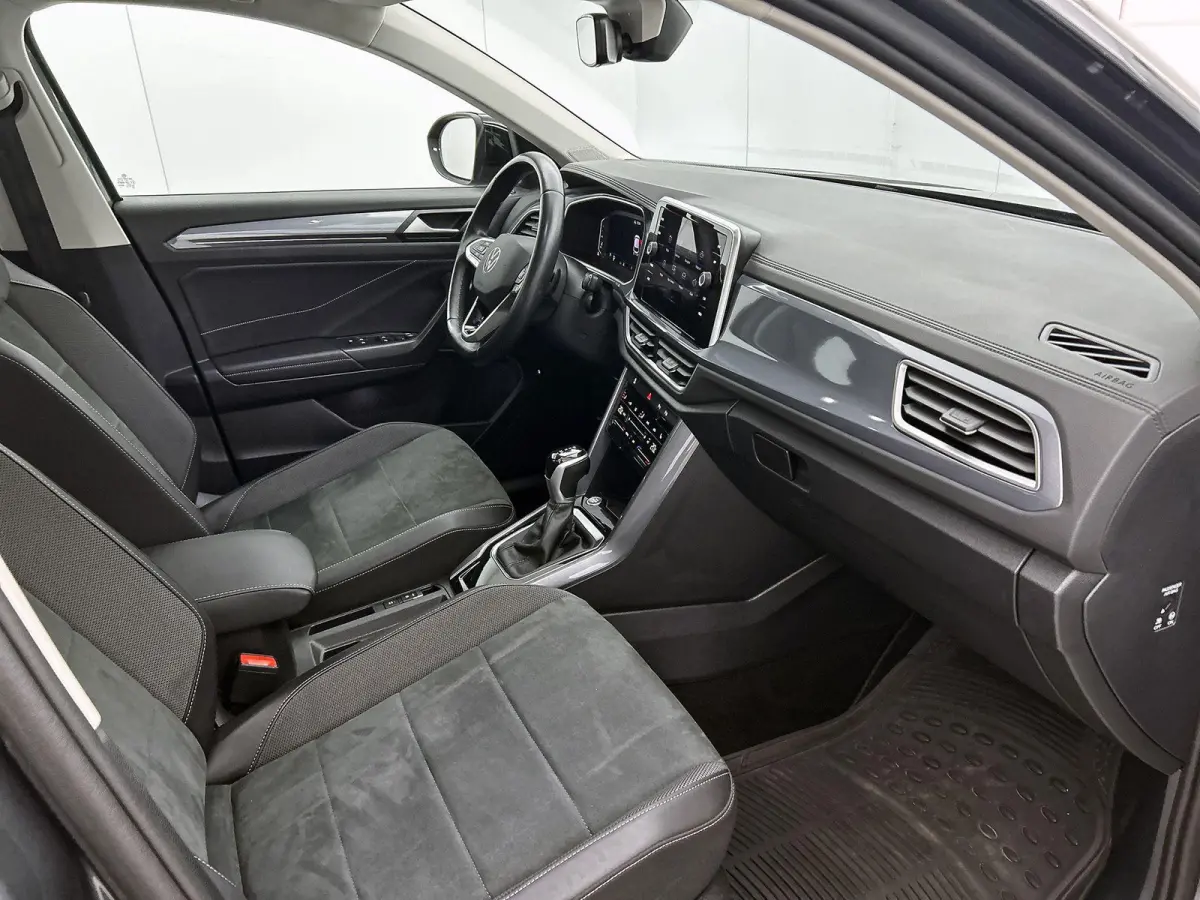 1.5 TSI Style | 150 PK | Automaat | Keyless | Digital Cockpit PRO | Stoelverwarming | Parkeercamera | Art-Velours Stoelen | All Season Banden