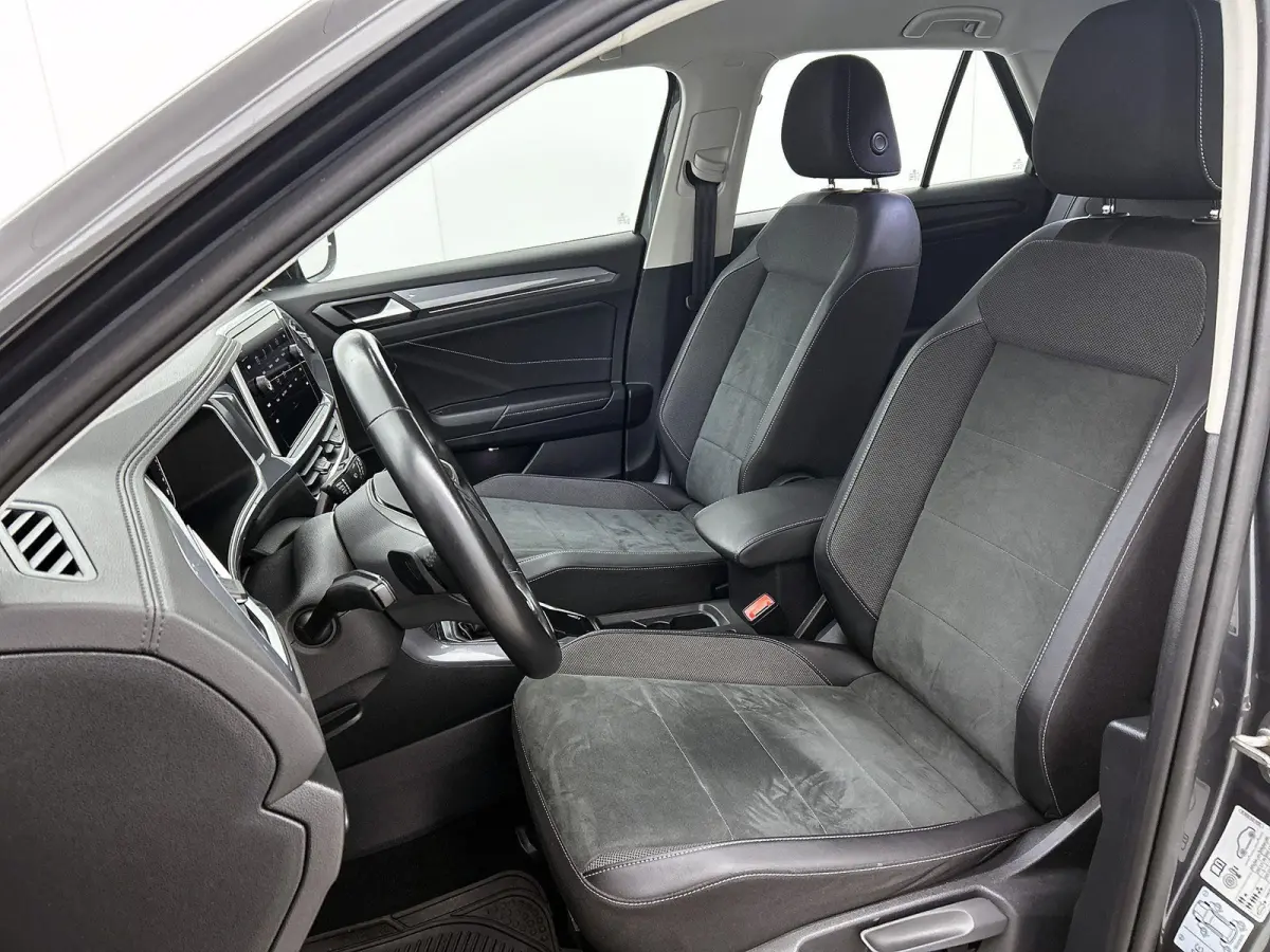 1.5 TSI Style | 150 PK | Automaat | Keyless | Digital Cockpit PRO | Stoelverwarming | Parkeercamera | Art-Velours Stoelen | All Season Banden