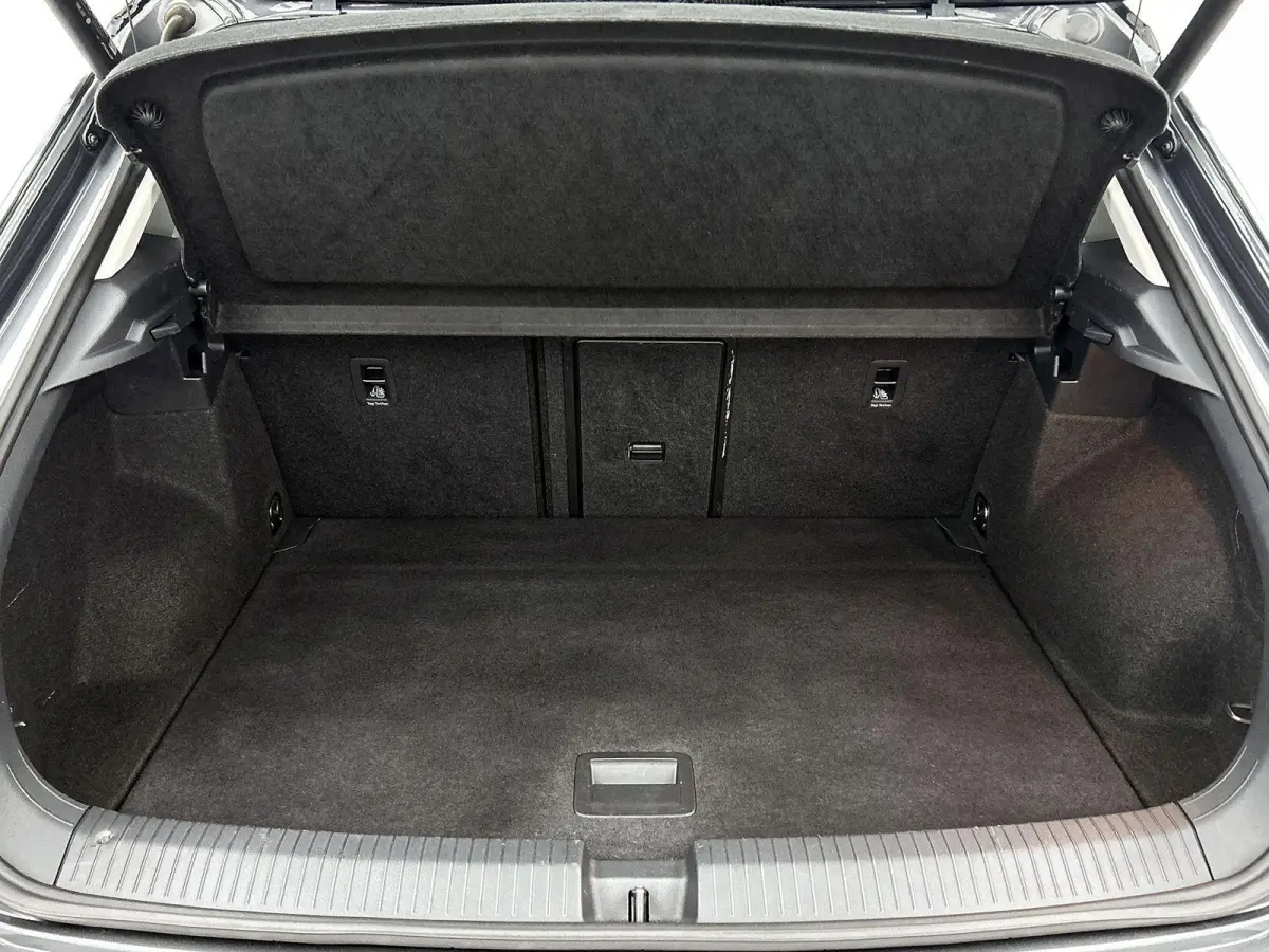 1.5 TSI Style | 150 PK | Automaat | Keyless | Digital Cockpit PRO | Stoelverwarming | Parkeercamera | Art-Velours Stoelen | All Season Banden