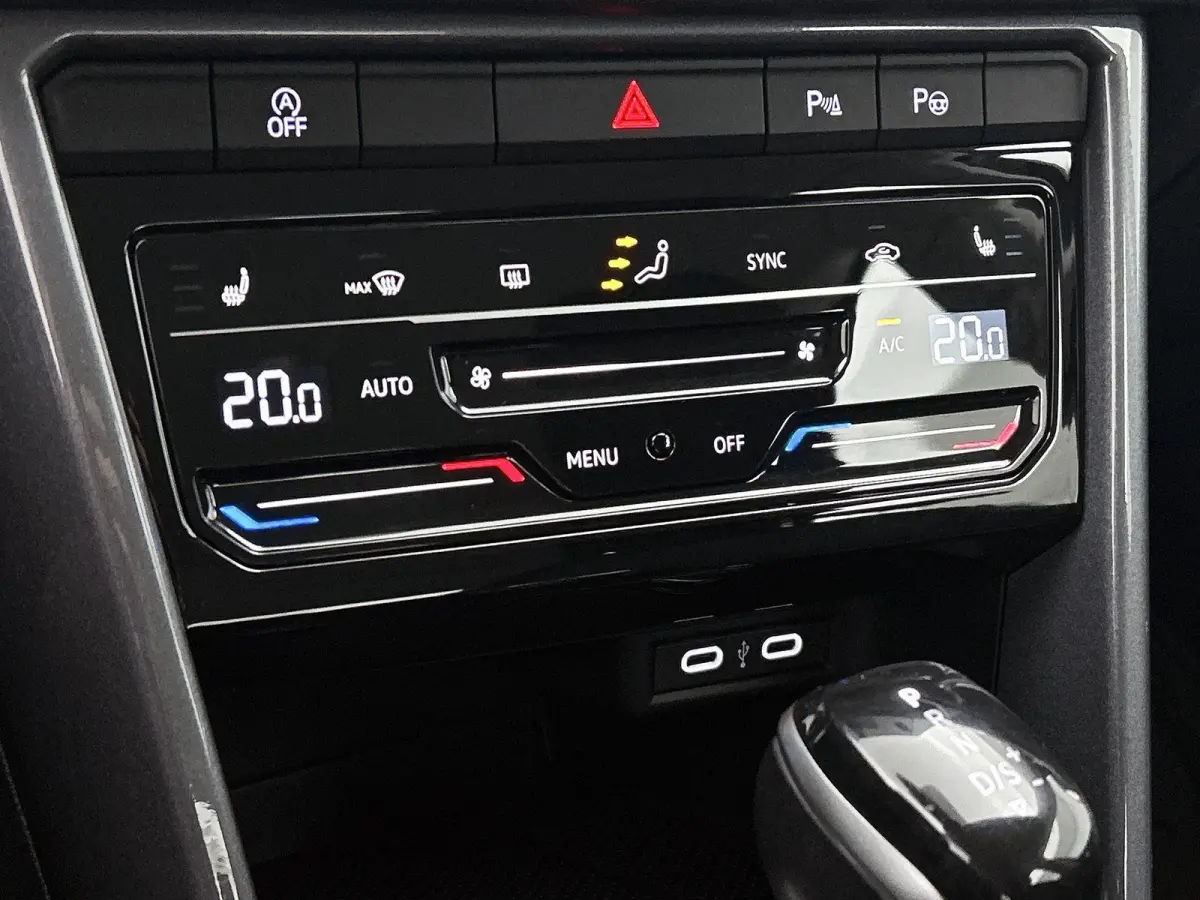 1.5 TSI Style | 150 PK | Automaat | Keyless | Digital Cockpit PRO | Stoelverwarming | Parkeercamera | Art-Velours Stoelen | All Season Banden