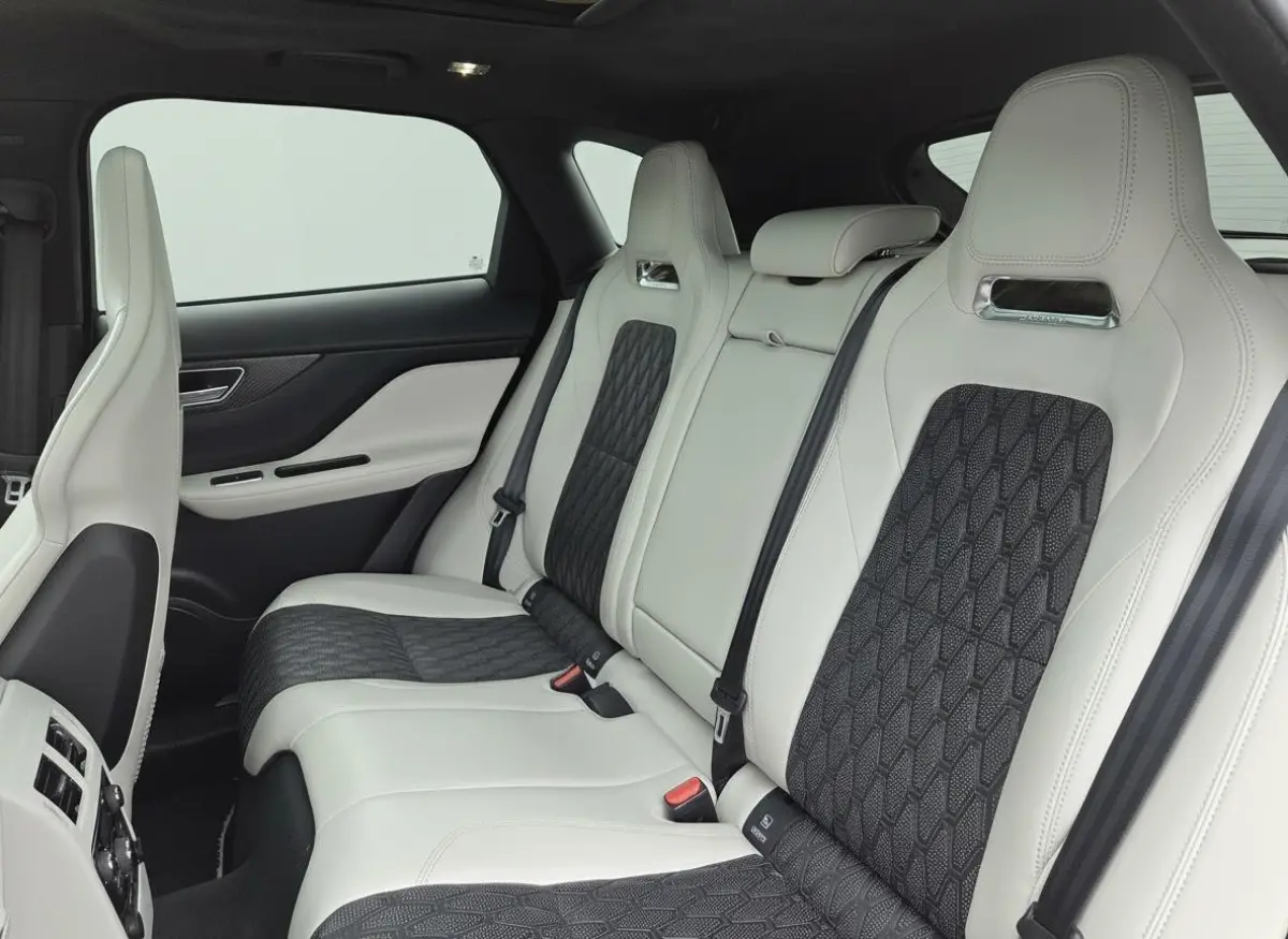 5.0 V8 S/C AWD SVR | Bijzonder netjes | Goed onderhouden