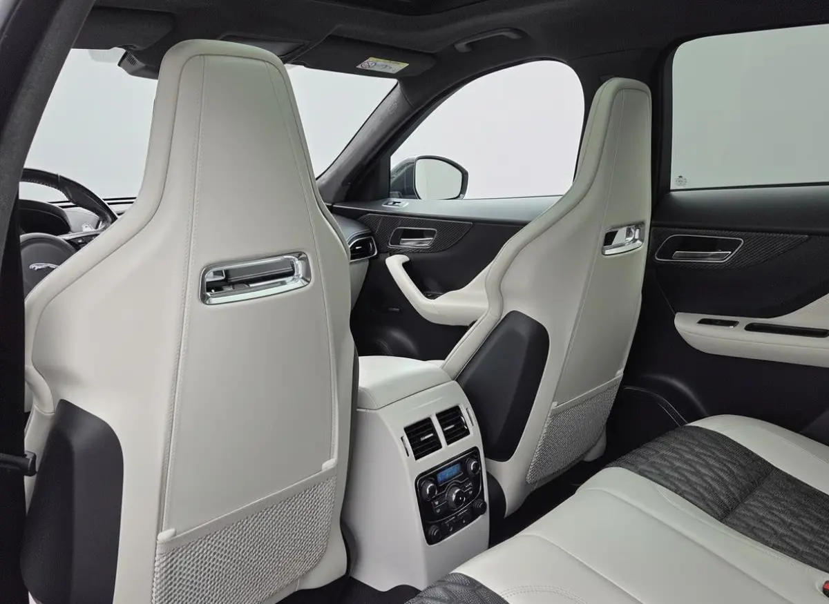 5.0 V8 S/C AWD SVR | Bijzonder netjes | Goed onderhouden