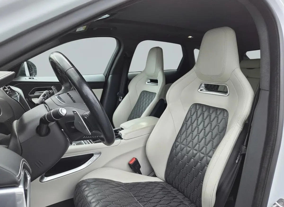 5.0 V8 S/C AWD SVR | Bijzonder netjes | Goed onderhouden