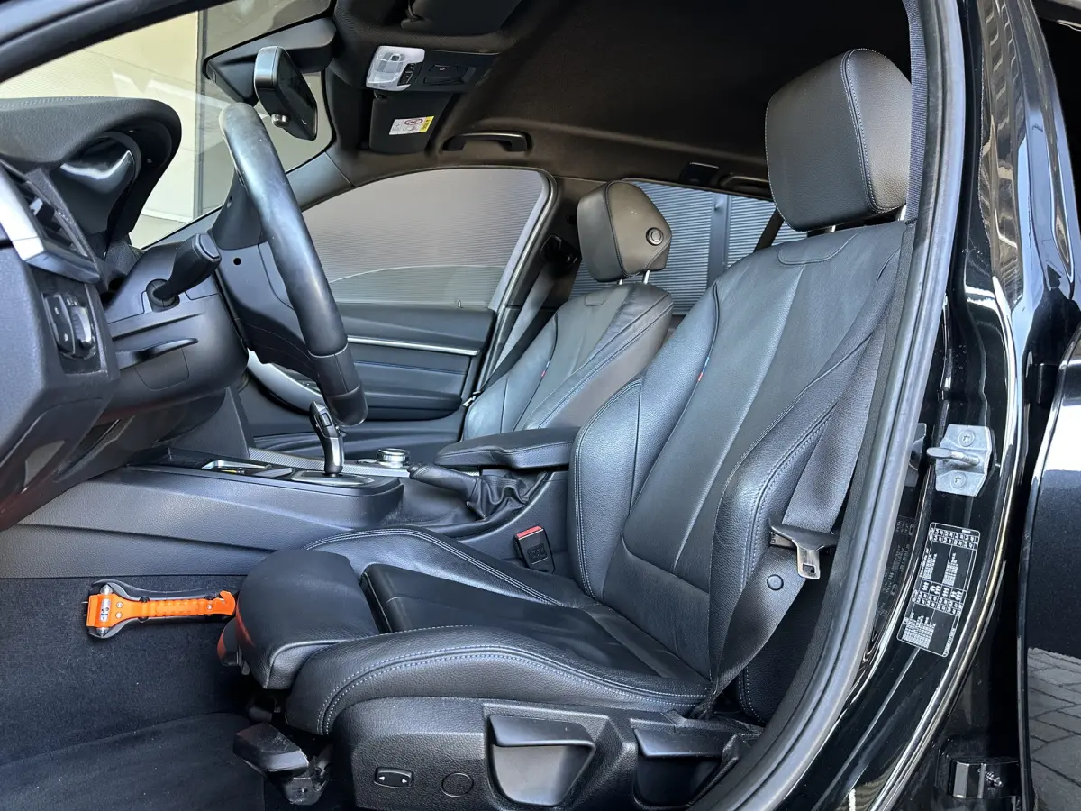 318i LCI | M-SPORT | AUT. | LED | LEER | NL-Auto |