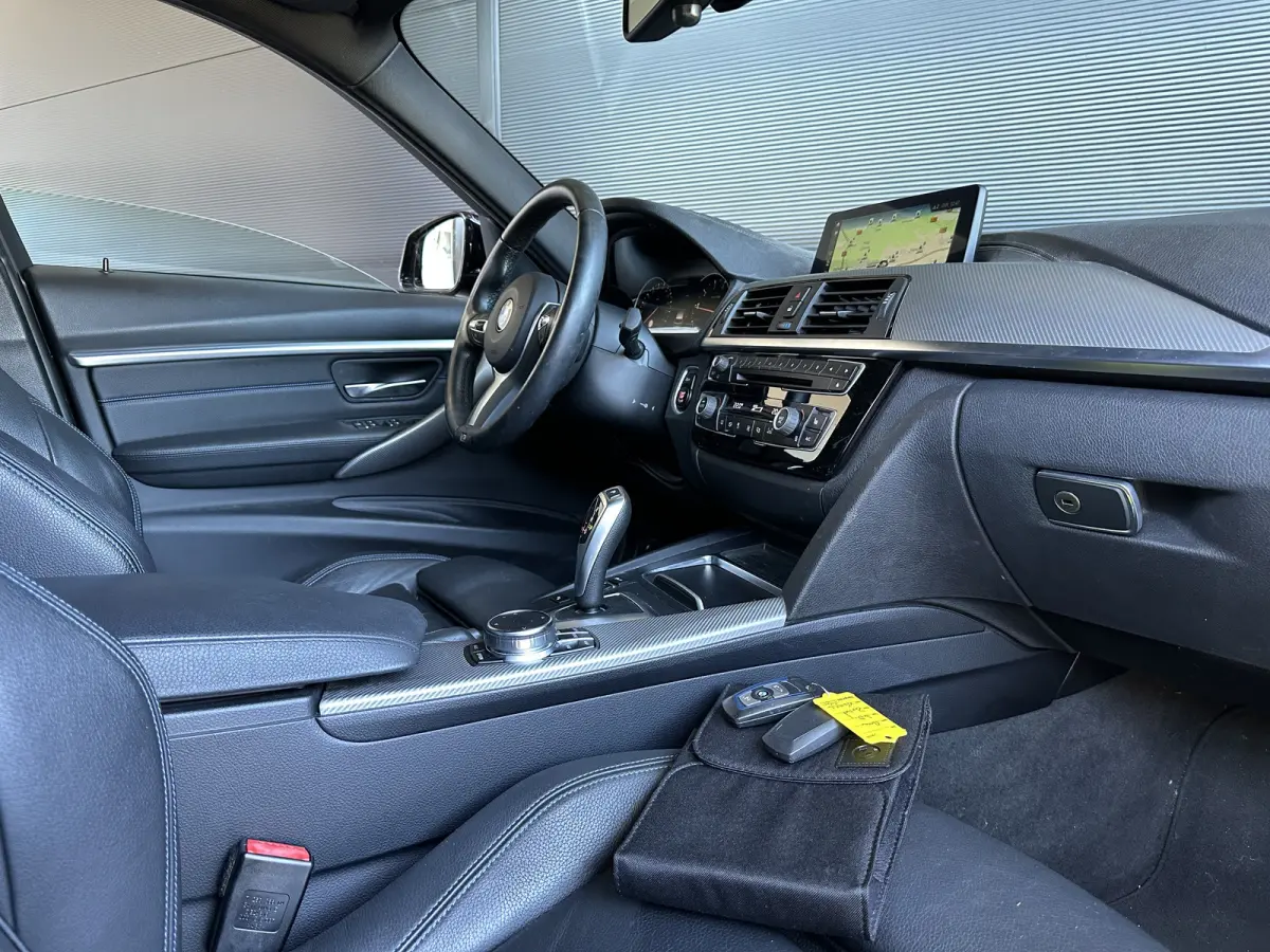 318i LCI | M-SPORT | AUT. | LED | LEER | NL-Auto |