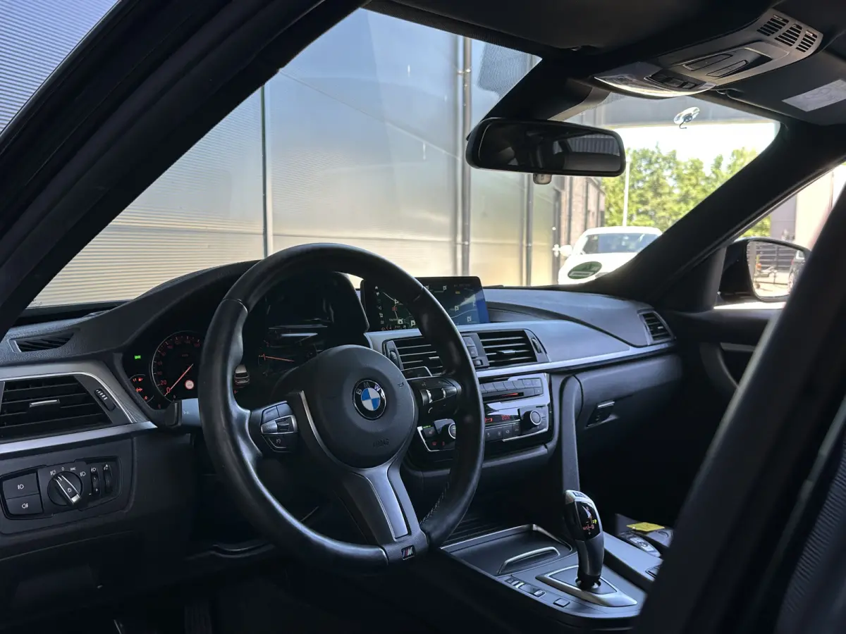 318i LCI | M-SPORT | AUT. | LED | LEER | NL-Auto |