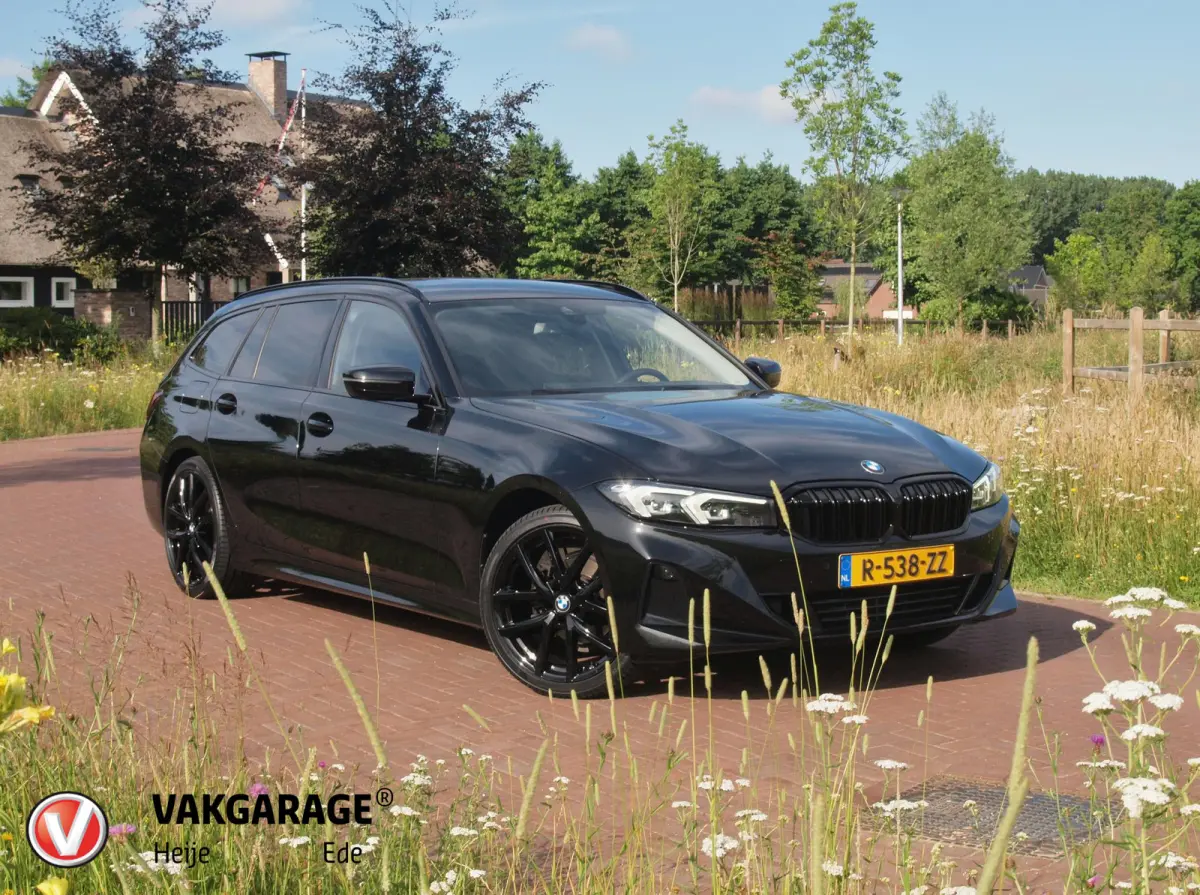 318i | Facelift model | Apple Carplay | Parkeersensoren | Sportstoelen | 19 Inch | NL-Auto |