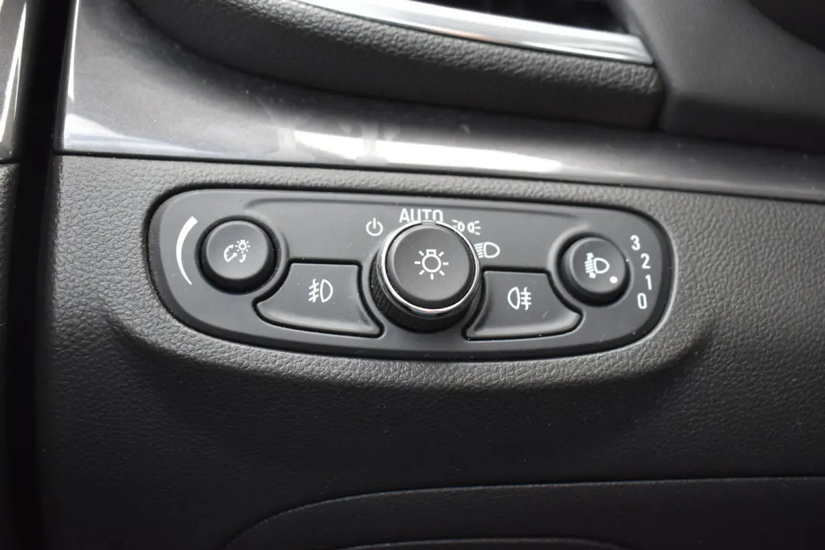 1.4 Turbo Innovation ECC LMV NAVI LED