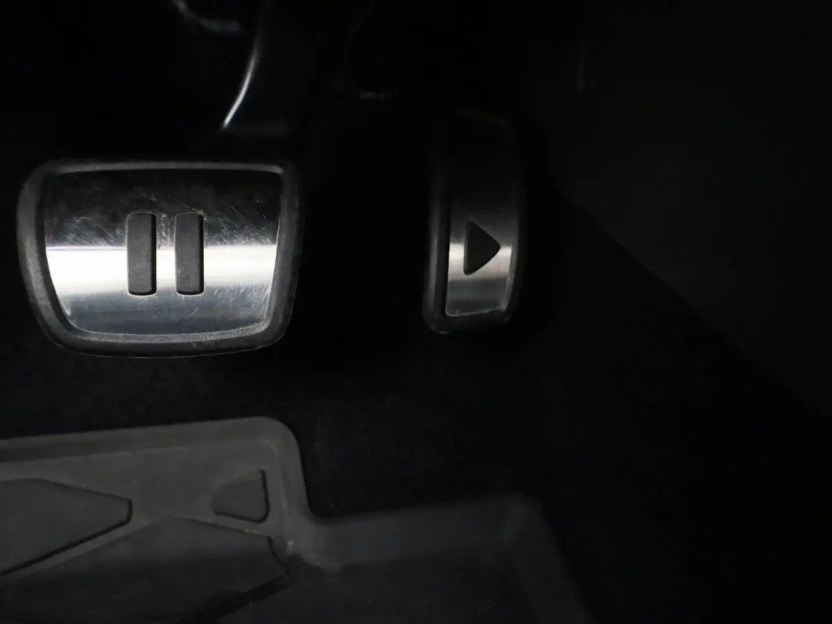 ID.5 Pro 77 kWh 204 PK| Dealeronderhouden | Warmtepomp | Trekhaak | Navigatie | Premium Audio | Artvelours | 360 Camera | Head-Updisplay