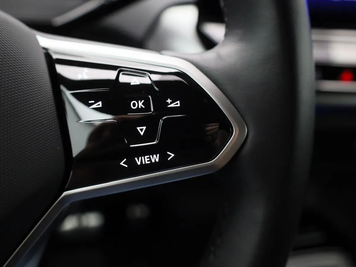 ID.5 Pro 77 kWh 204 PK| Dealeronderhouden | Warmtepomp | Trekhaak | Navigatie | Premium Audio | Artvelours | 360 Camera | Head-Updisplay
