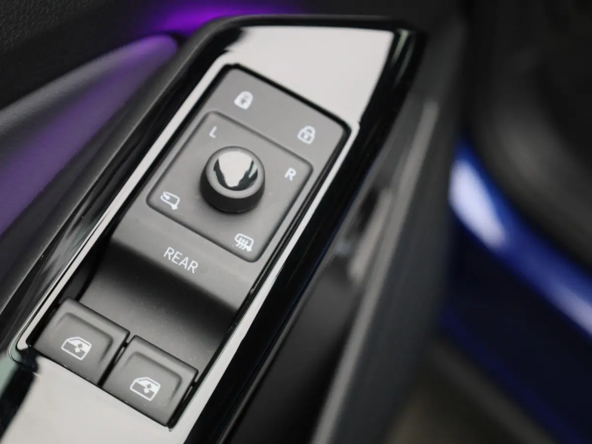 ID.5 Pro 77 kWh 204 PK| Dealeronderhouden | Warmtepomp | Trekhaak | Navigatie | Premium Audio | Artvelours | 360 Camera | Head-Updisplay