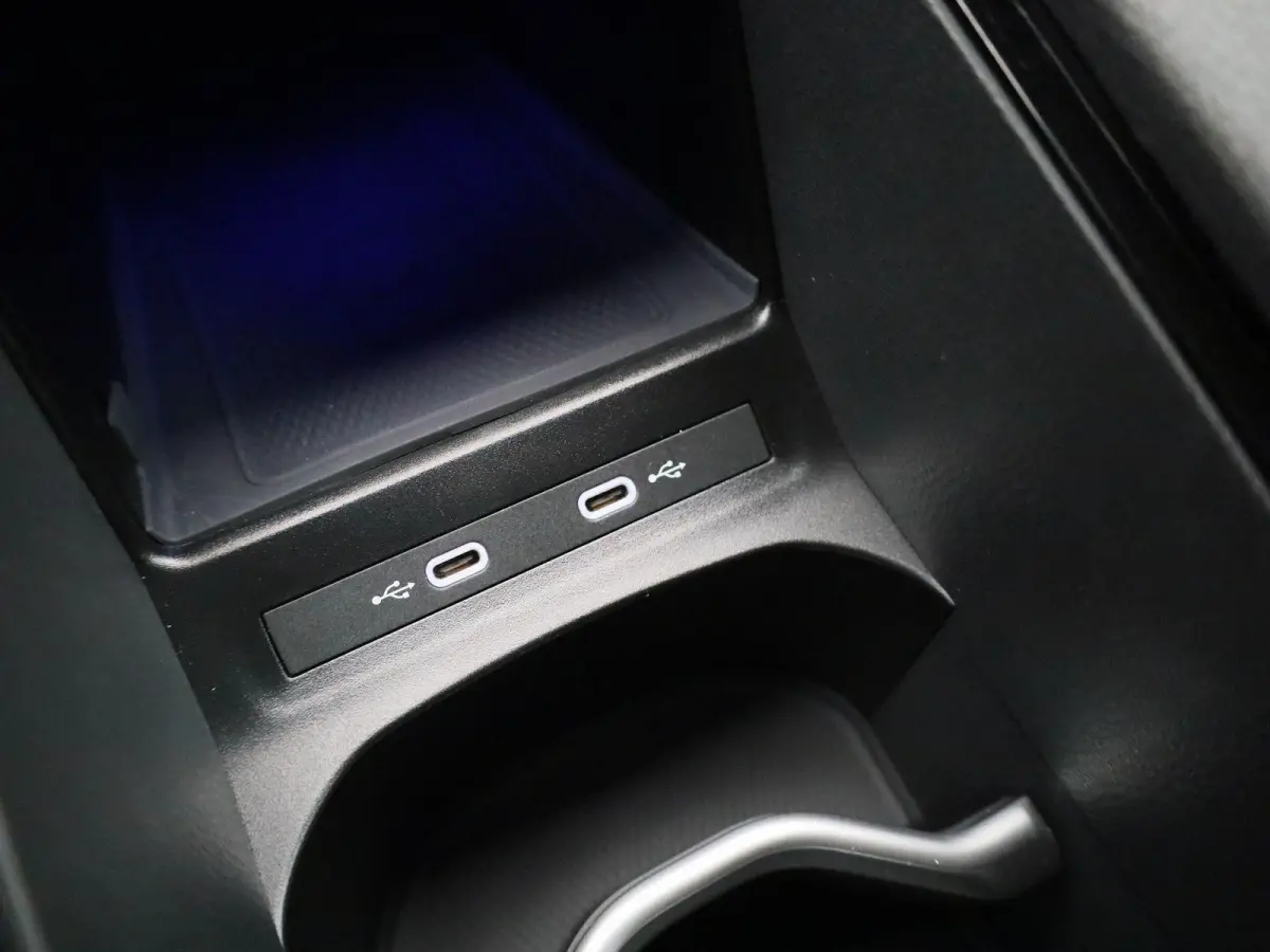 ID.5 Pro 77 kWh 204 PK| Dealeronderhouden | Warmtepomp | Trekhaak | Navigatie | Premium Audio | Artvelours | 360 Camera | Head-Updisplay
