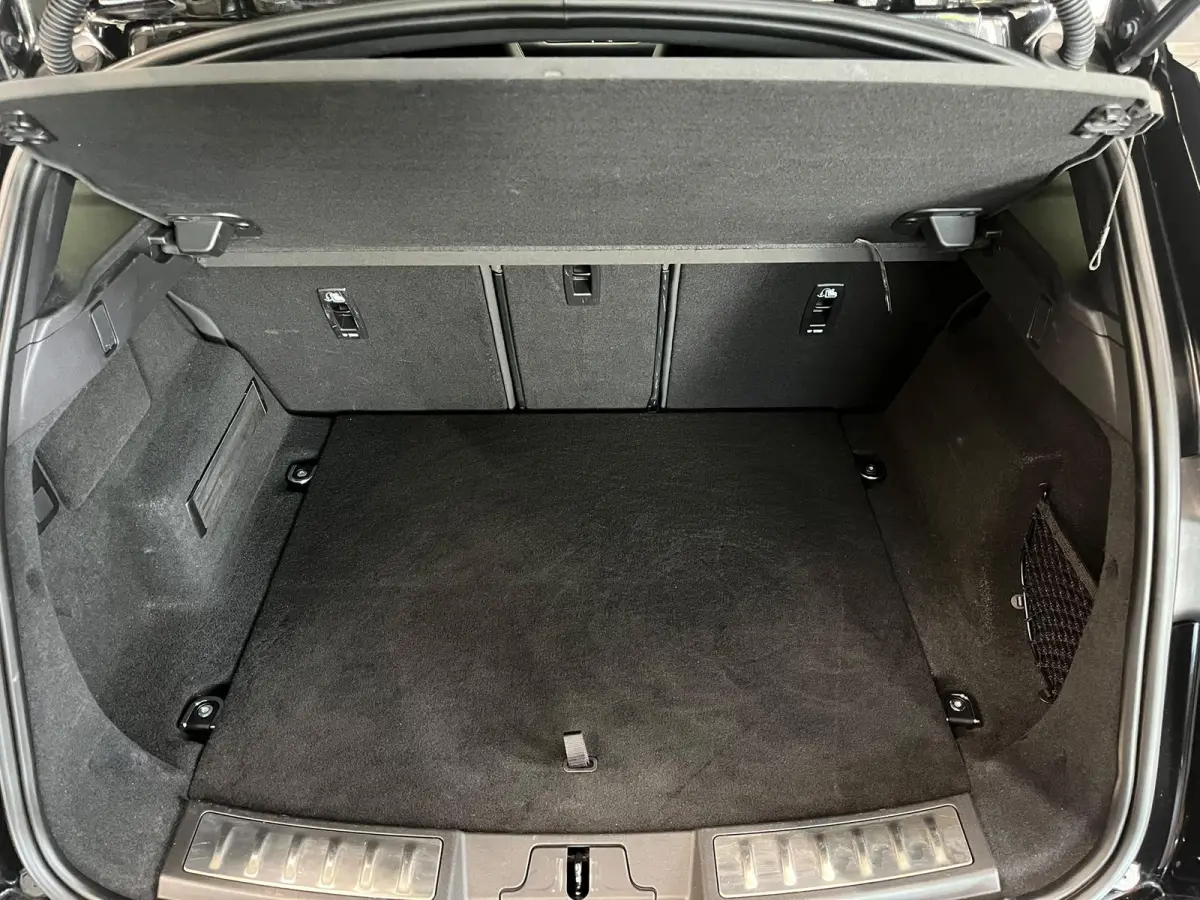 1.5 P300e AWD R-Dynamic S Navigatie Apple Carplay Android Auto Camera Parkeersensoren Cruise Control Elektrisch verstelbare stoelen Stoelverwarming Full Climate Control Lichtmetalen velgen