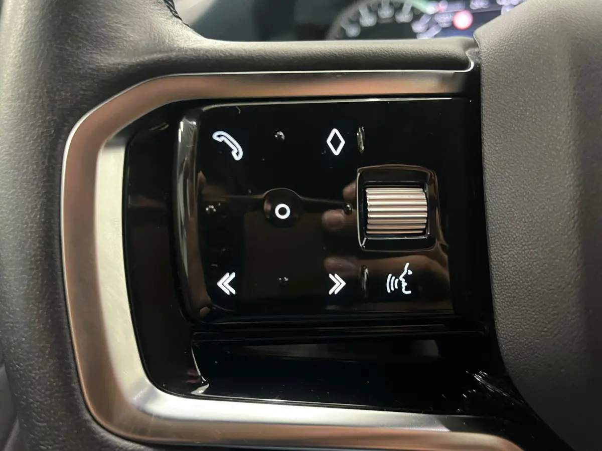 1.5 P300e AWD R-Dynamic S Navigatie Apple Carplay Android Auto Camera Parkeersensoren Cruise Control Elektrisch verstelbare stoelen Stoelverwarming Full Climate Control Lichtmetalen velgen