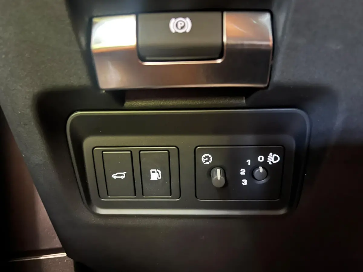 1.5 P300e AWD R-Dynamic S Navigatie Apple Carplay Android Auto Camera Parkeersensoren Cruise Control Elektrisch verstelbare stoelen Stoelverwarming Full Climate Control Lichtmetalen velgen