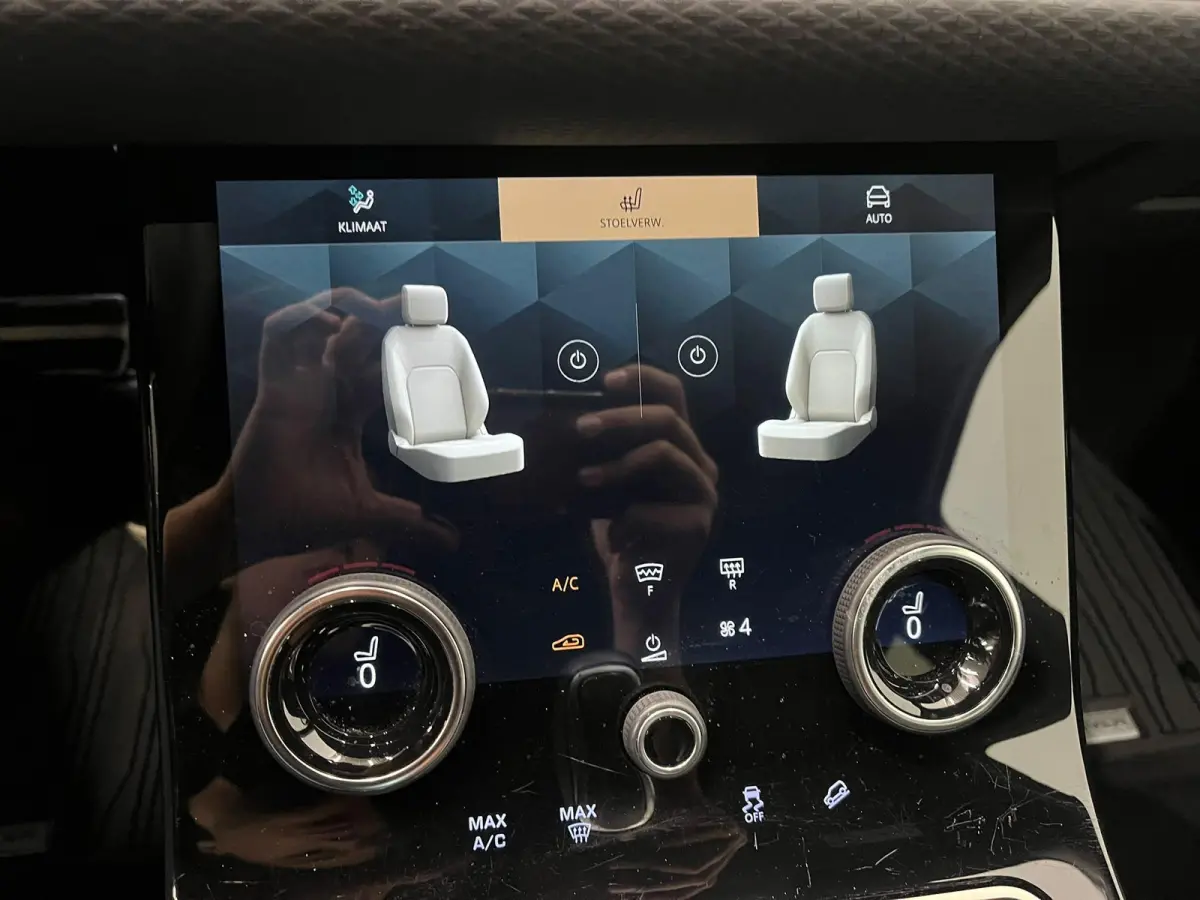 1.5 P300e AWD R-Dynamic S Navigatie Apple Carplay Android Auto Camera Parkeersensoren Cruise Control Elektrisch verstelbare stoelen Stoelverwarming Full Climate Control Lichtmetalen velgen