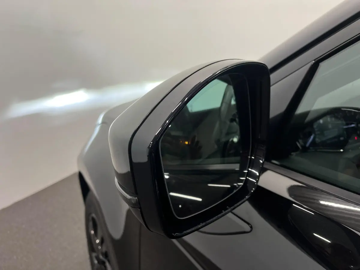 1.5 P300e AWD R-Dynamic S Navigatie Apple Carplay Android Auto Camera Parkeersensoren Cruise Control Elektrisch verstelbare stoelen Stoelverwarming Full Climate Control Lichtmetalen velgen