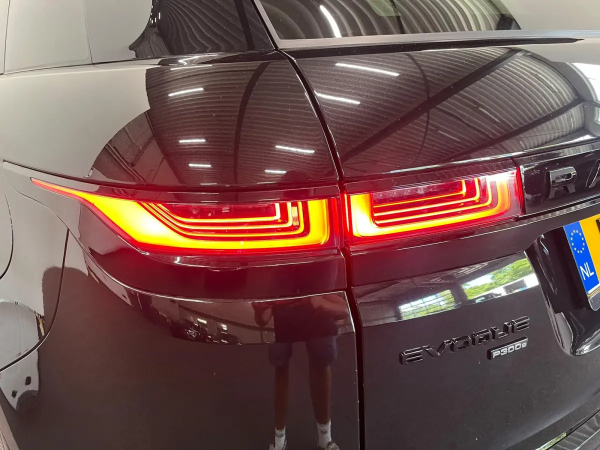 1.5 P300e AWD R-Dynamic S Navigatie Apple Carplay Android Auto Camera Parkeersensoren Cruise Control Elektrisch verstelbare stoelen Stoelverwarming Full Climate Control Lichtmetalen velgen