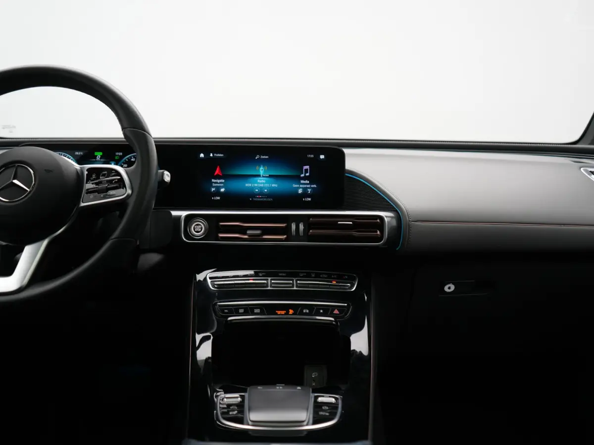 400 4MATIC 85 kWh 408pk Dealer O.H SOH 96.1% | Panodak | Adaptive Cruise | 360 Camera | Lederen Sportstoelen Massage & Verwarmd | Multibeam LED | MBUX Widescreen Navi | Keyless | Sfeerverlic