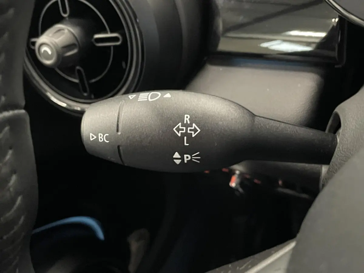1.5 Business Edition 3-D LED Navi 8.8 inch Cruise DAB+ Airco Zwart Dak