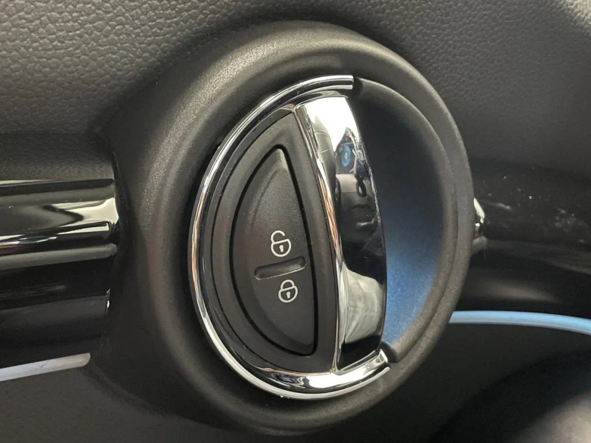 1.5 Business Edition 3-D LED Navi 8.8 inch Cruise DAB+ Airco Zwart Dak
