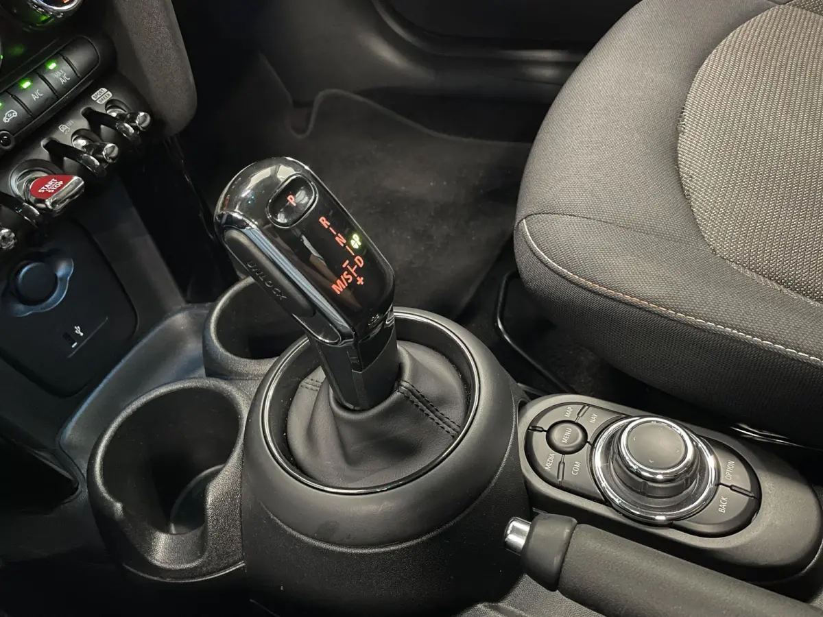 1.5 Business Edition 3-D LED Navi 8.8 inch Cruise DAB+ Airco Zwart Dak