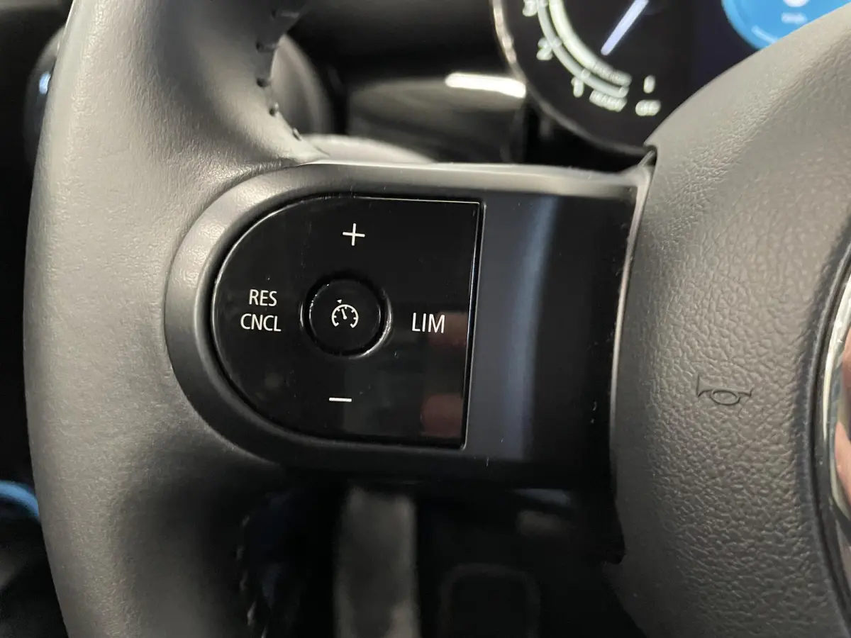 1.5 Business Edition 3-D LED Navi 8.8 inch Cruise DAB+ Airco Zwart Dak