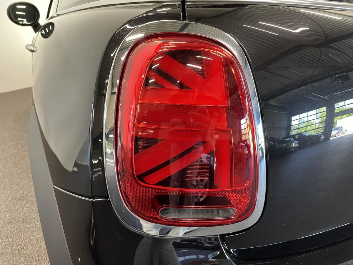1.5 Business Edition 3-D LED Navi 8.8 inch Cruise DAB+ Airco Zwart Dak