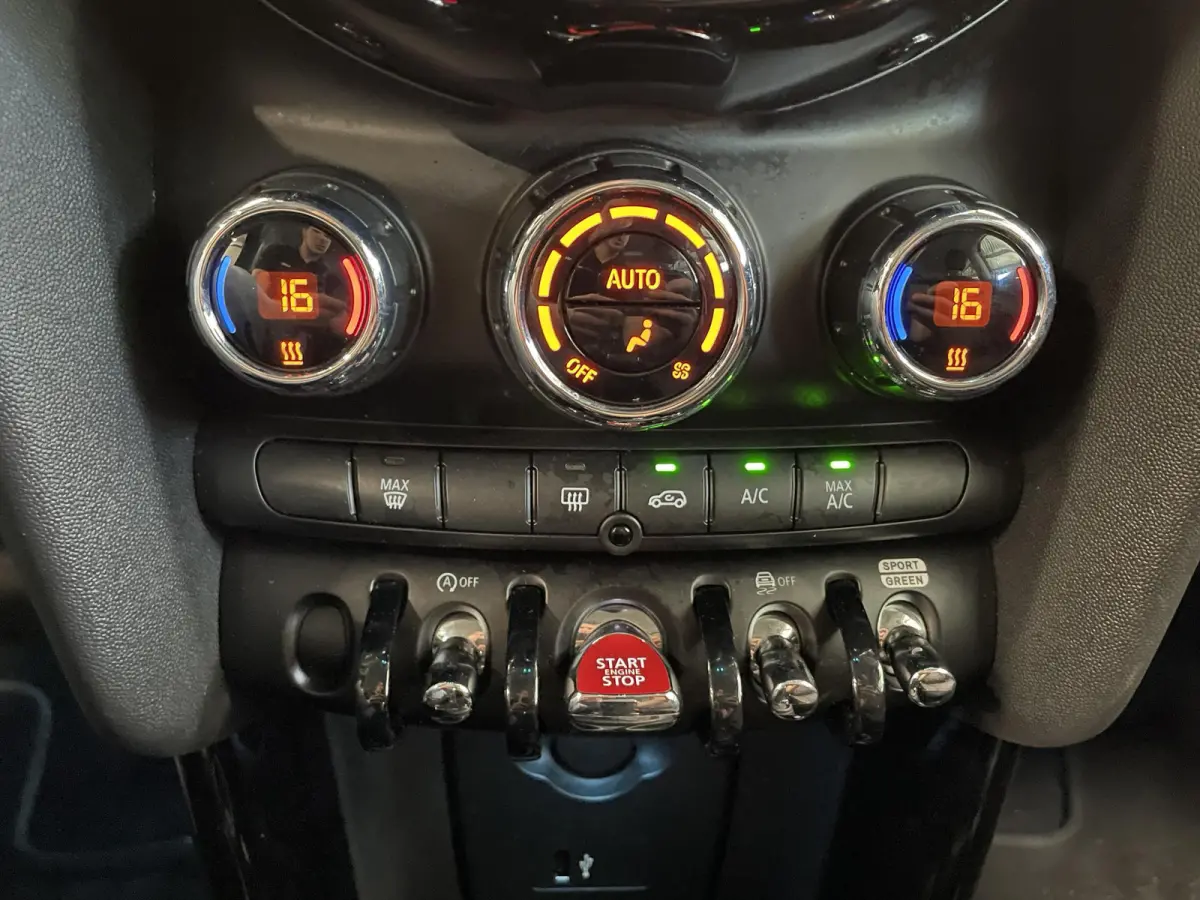1.5 Business Edition 3-D LED Navi 8.8 inch Cruise DAB+ Airco Zwart Dak
