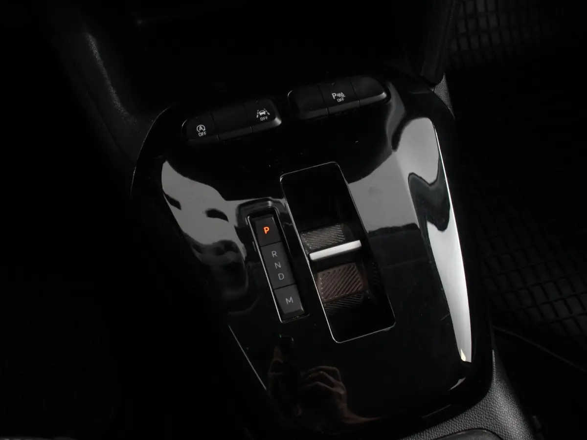 1.2 Turbo Elegance Automaat Airco Cruise control Led Navigatie Apple Carplay/ Android auto Achteruitrijcamera Stoelverwarming Parkeersensoren Lichtmetalen Velgen